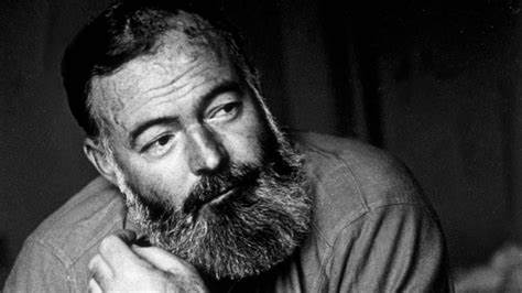 Ernest Hemingway: Vintage-Modeikone und Meister der Literatur