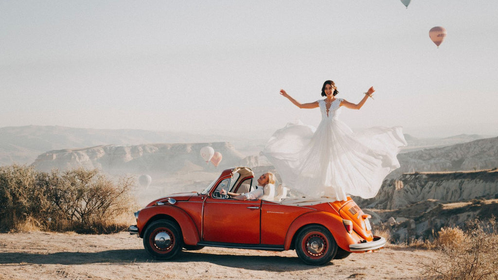 Wie gestaltet man eine Hochzeitseinladung im Vintage-Stil?