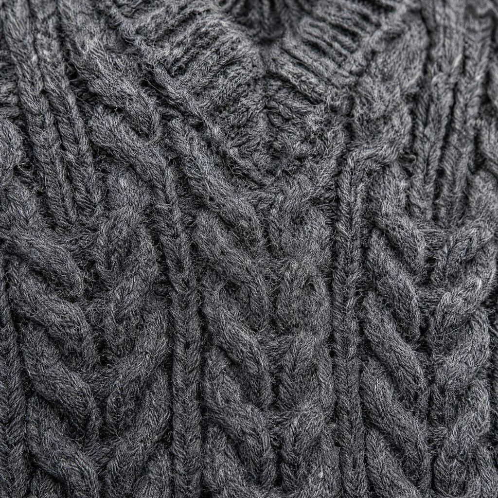 Gilet tricoté à col en V pour homme vintage - close-up détail matière