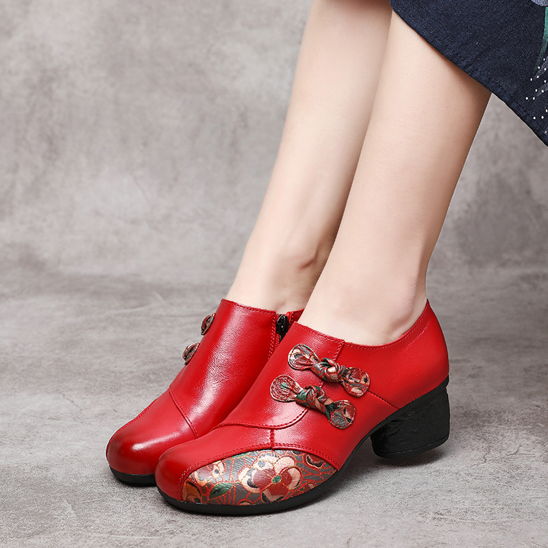 Rote Retro-Pumpe