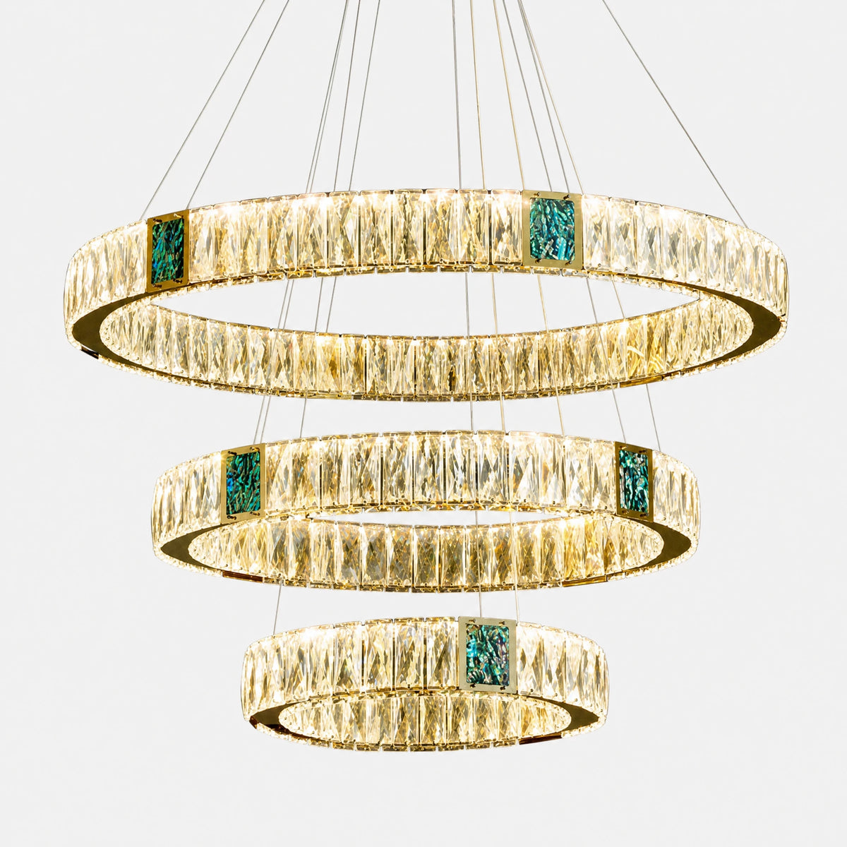 Lustre cristal vintage à trois anneaux LED dorés - image principale