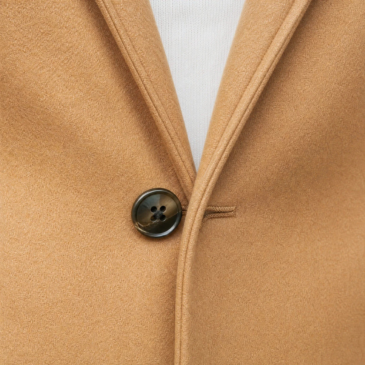 Manteau décontracté uni à revers crantés vintage - close-up détail matière