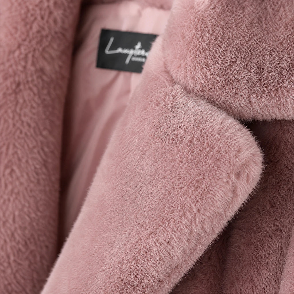 Manteau Fausse Fourrure Femme Long à Grand Col - close-up détail matière