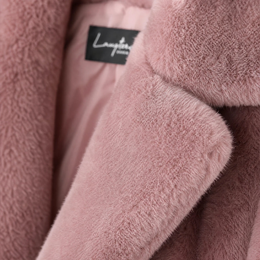 Manteau Fausse Fourrure Femme Long à Grand Col - close-up détail matière
