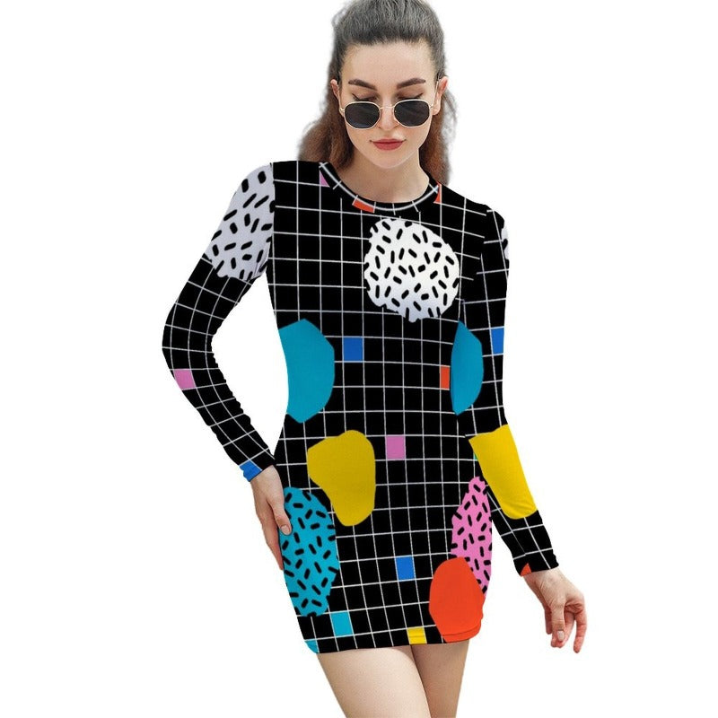 Robe a carreaux annees 80 portee par une mannequin Bild