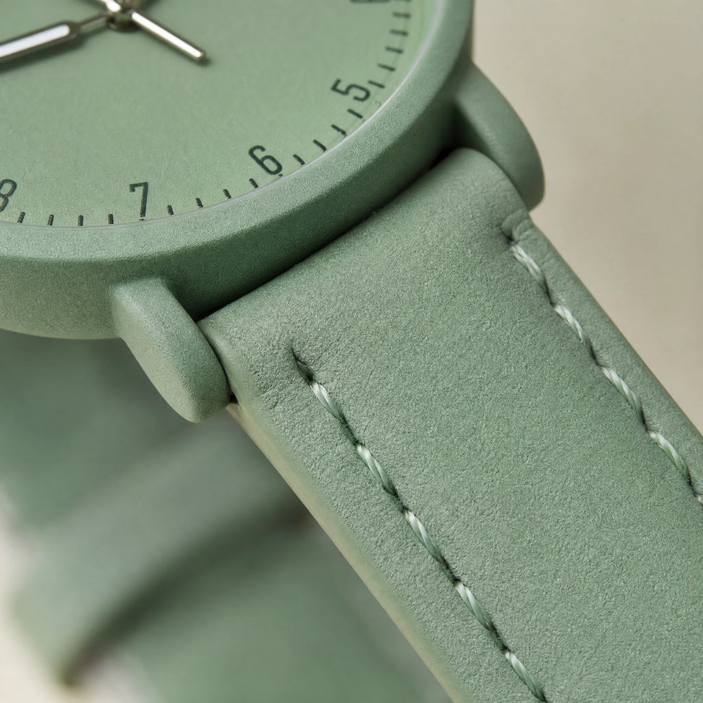 Petite Montre Femme Vintage - close-up détail matière