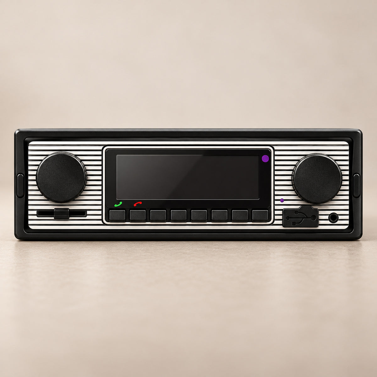 Gros plan sur la façade chromée striée, les molettes et l'écran du poste radio vintage voiture Bild