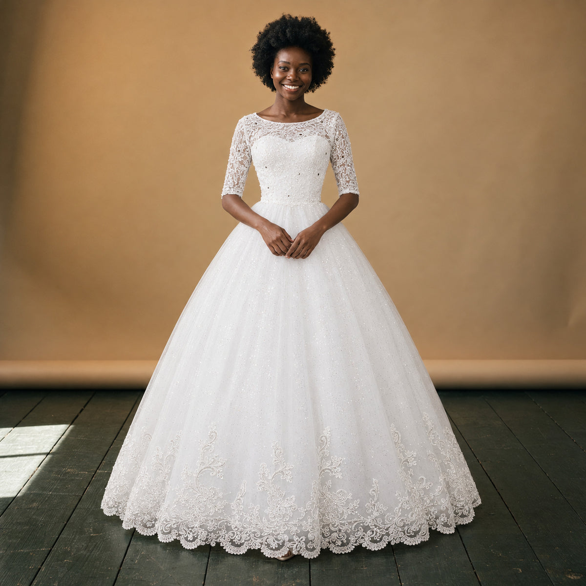 Robe de mariée vintage en dentelle à manches mi-longues portée en studio, jupe ample, vue de face Bild