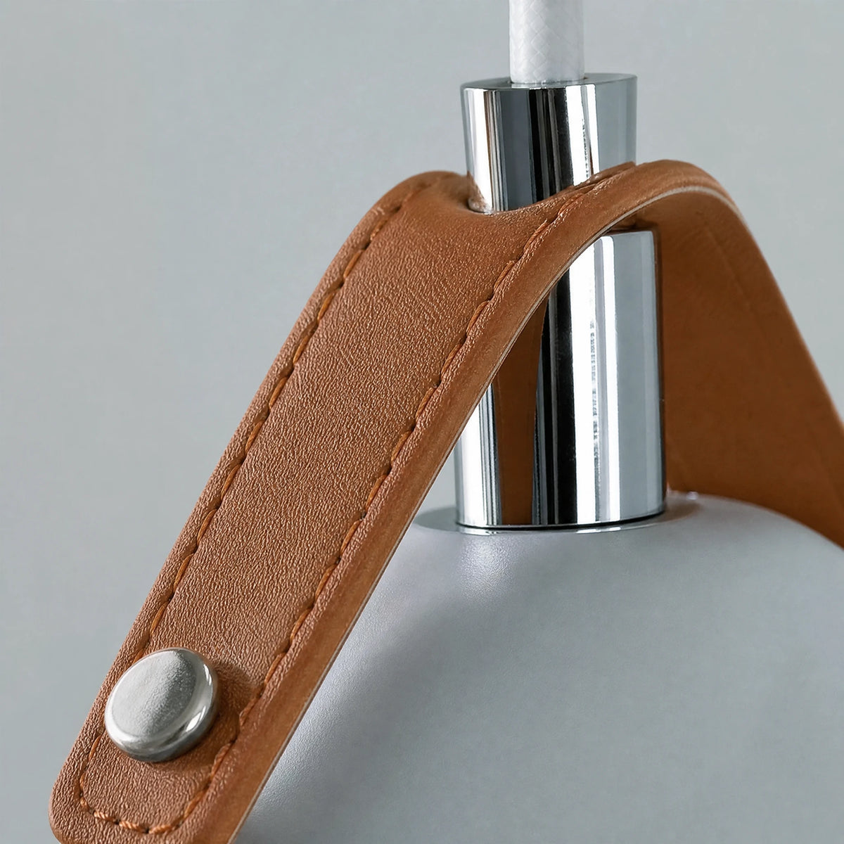 Suspension Scandinave Métal à Abat-Jour Aluminium - close-up détail matière