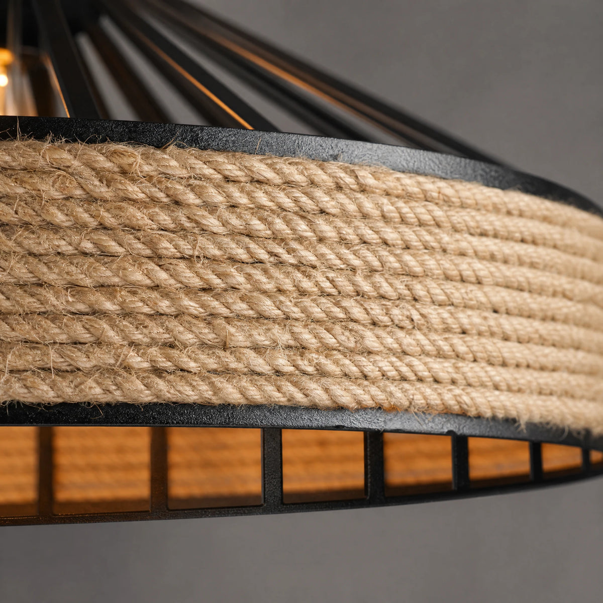 Suspension Vintage Corde et Fer avec Abat-jour Tressé - close-up détail matière