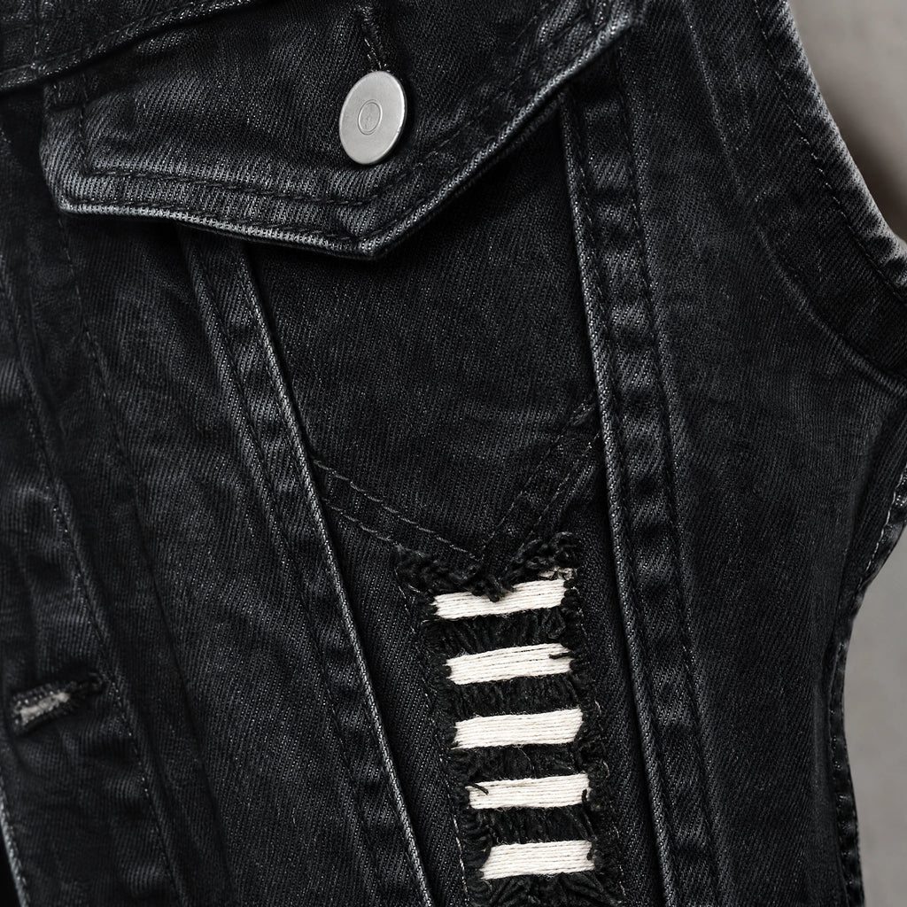 Veste en jean moto vintage imprimé tête de mort - close-up détail matière