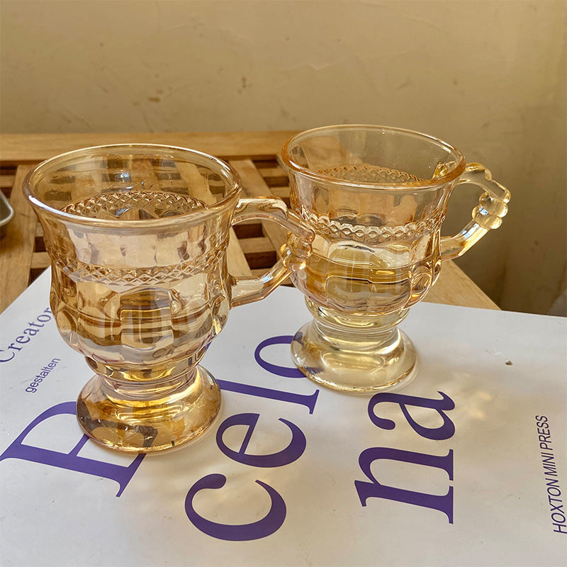 tasse-mini-en-relief-en-verre-ambre-vintage