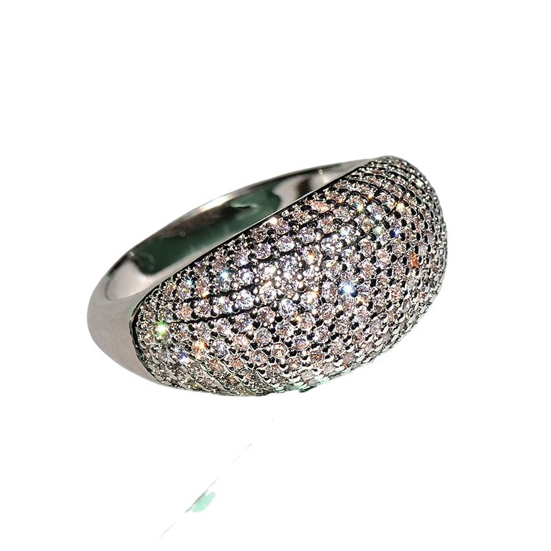 Altgold- und Diamantring