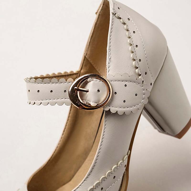 chaussures-annee-80-escarpins-petits-talons-blancs