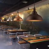 lustre-fer-vintage-centre-commercial-restaurant-noir